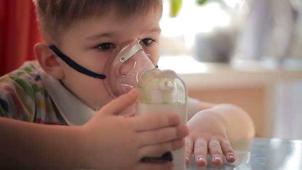 Child with inhaler 8 - Záběry, video
