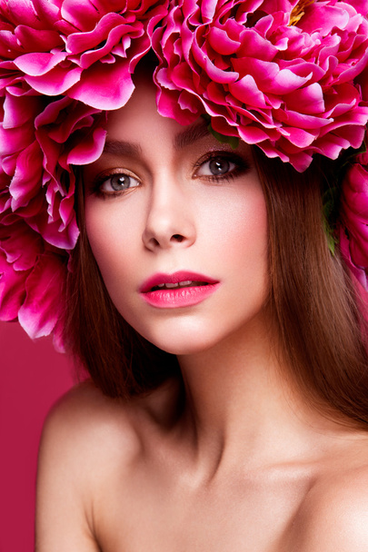 Flower style portrait of a young beauty - Zdjęcie, obraz
