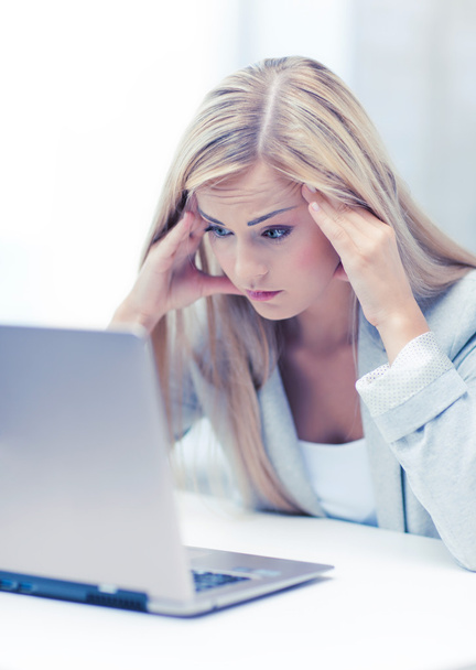 stressed woman with laptop - Φωτογραφία, εικόνα