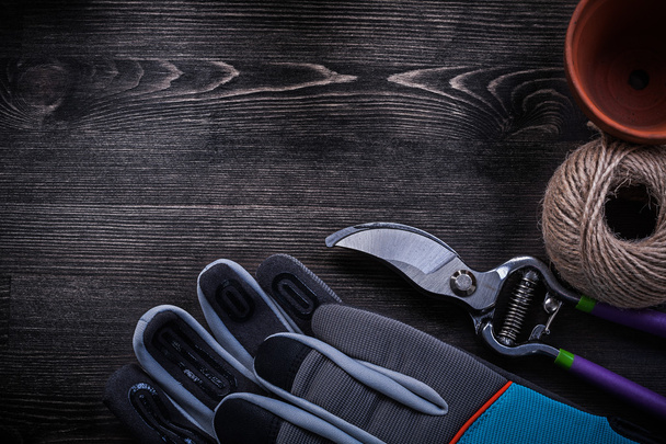 Protective gloves, secateurs, peat pot - Фото, изображение
