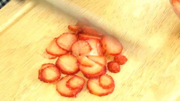 Chopping strawberries, slow - Footage, Video