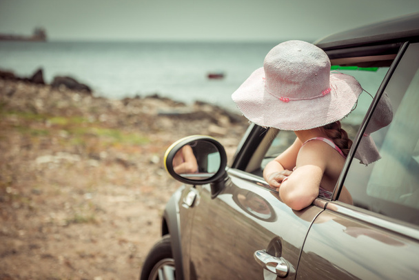 little girl traveling by car - Zdjęcie, obraz