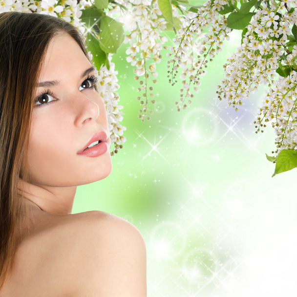 Beautiful woman with spring colours. Skincare - Foto, afbeelding