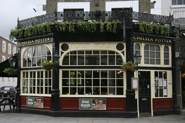 Outside view of a english pub - Foto, immagini
