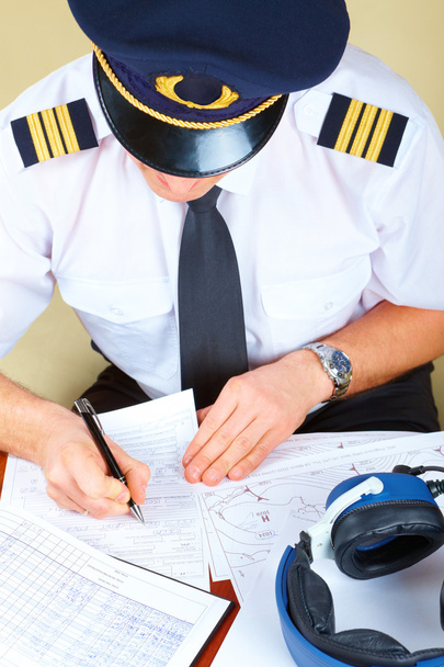 πιλότος συμπλήρωση εγγράφων - Φωτογραφία, εικόνα