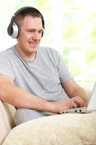 Man listening music with headphones - Photo, Image