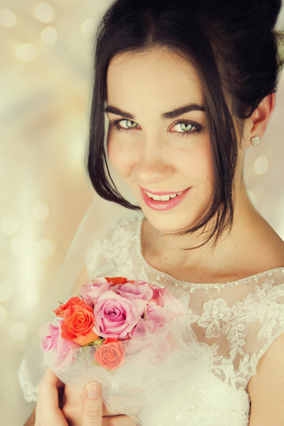 Beautiful bride with bouquet - Foto, immagini