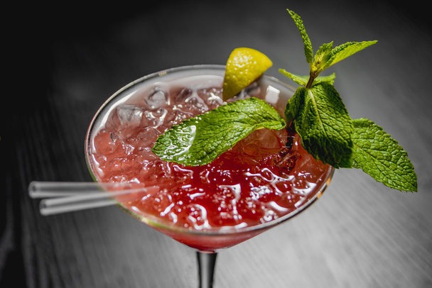 red Cocktail with lemon and mint  - Valokuva, kuva