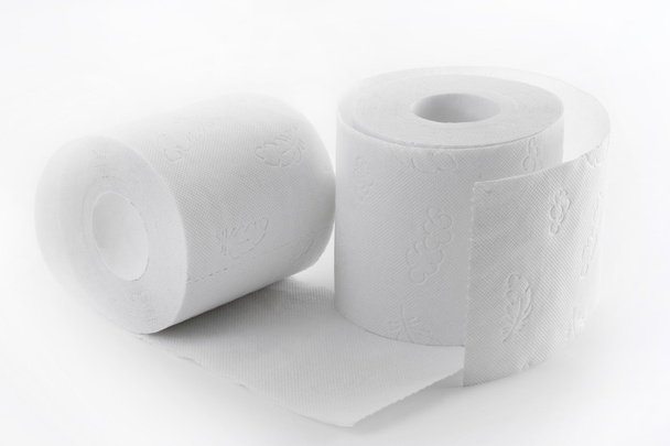 Witte wc-papier op witte achtergrond - Foto, afbeelding