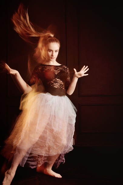 young beautiful dancer girl dancing and jumping, studio - Foto, Bild