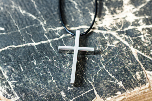 Silver Christian cross on bible - Φωτογραφία, εικόνα