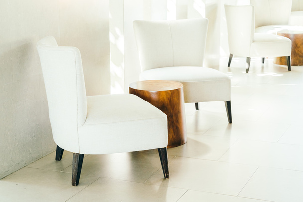 стулья и столы в гостиной
 - Фото, изображение