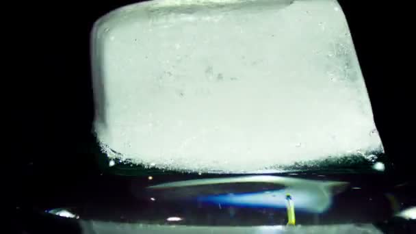 Ice Cube Melting and Moving on a Glass Surface - Filmmaterial, Video