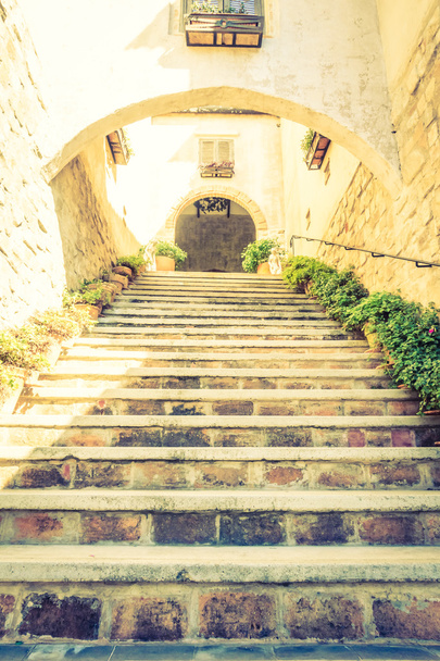 Vieux escaliers en béton
 - Photo, image