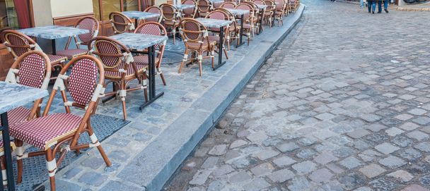 Chairs ansd tables of Montmartre. Romantic street of Paris - Fotoğraf, Görsel