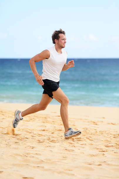 runner man running on beach - Foto, Imagen