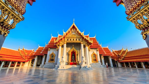 El templo de mármol, Wat Benchamabopit Dusitvanaram en Bangkok, Tailandia - Foto, Imagen