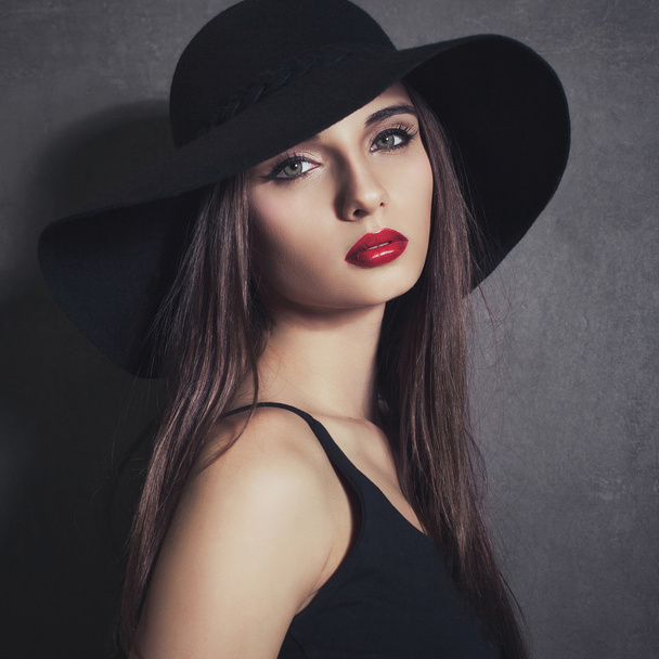 Fashion portrait of beautiful sexy young female in hat with red  - Fotoğraf, Görsel