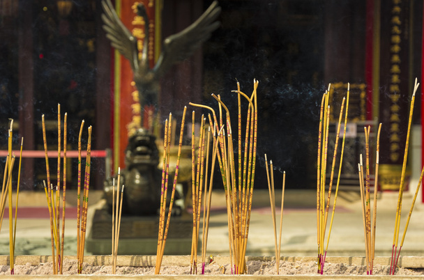 wong tai sin, hong kong bir taoist tapınakta yanan tütsü sopa. - Fotoğraf, Görsel