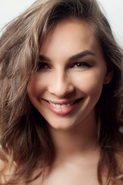 Beautiful woman face. Perfect toothy smile - Fotografie, Obrázek
