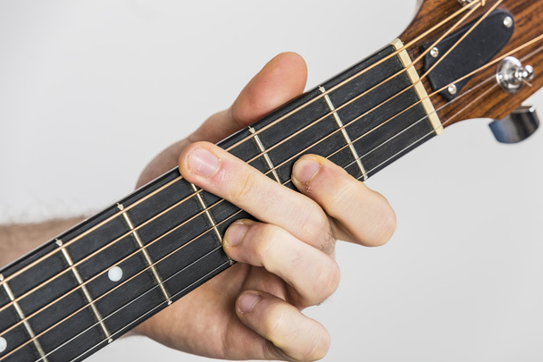 деталь пальців і рука гітариста
 - Фото, зображення
