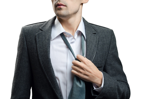 zakenman stropdas verzwakt om te ademen gemakkelijk - Foto, afbeelding