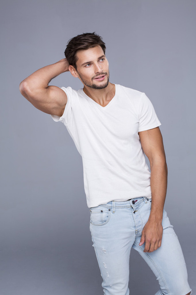 Handsome man posing in white t-shirt - Foto, Imagen