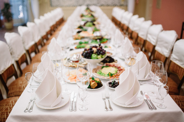 イブニング レセプションに宴会結婚式のテーブル - 写真・画像