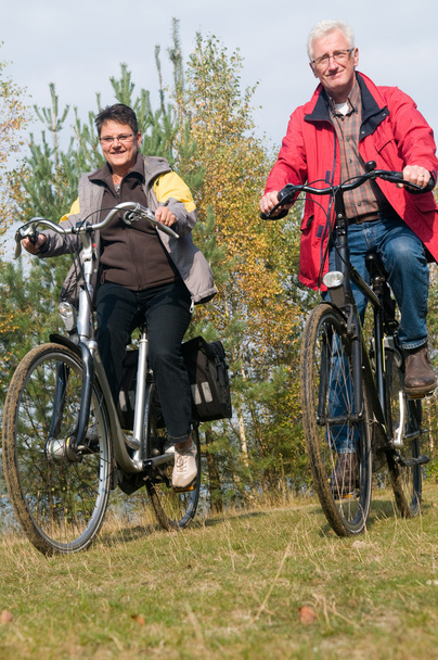 Seniorzy na rowerze - Zdjęcie, obraz