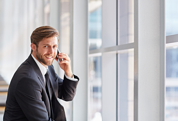 corporate executive talking on mobile phone - Foto, imagen
