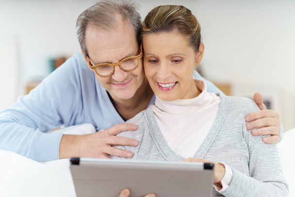 happy elderly couple surfing the internet - Foto, imagen