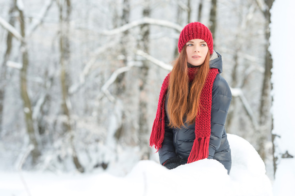 Young woman in winter - Valokuva, kuva