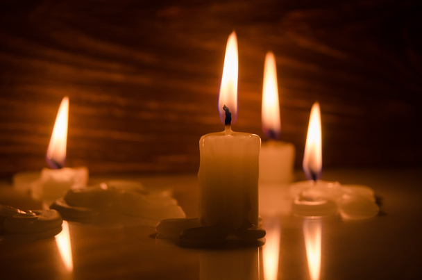 Luce calda della candela
 - Foto, immagini