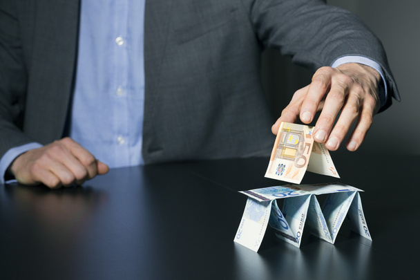 podnikatel, budování finanční pyramida z eura peníze - Fotografie, Obrázek