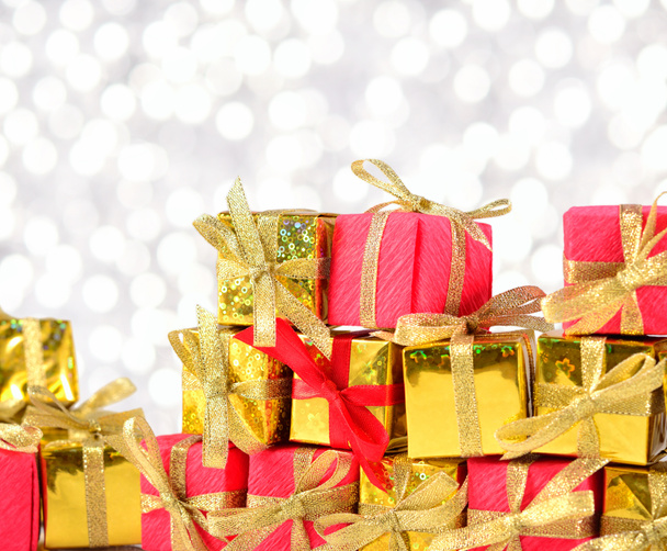 Zlaté a červené dárky detail - Fotografie, Obrázek