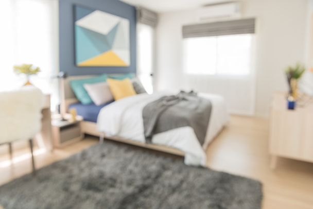 image floue de la chambre moderne avec des oreillers colorés
 - Photo, image
