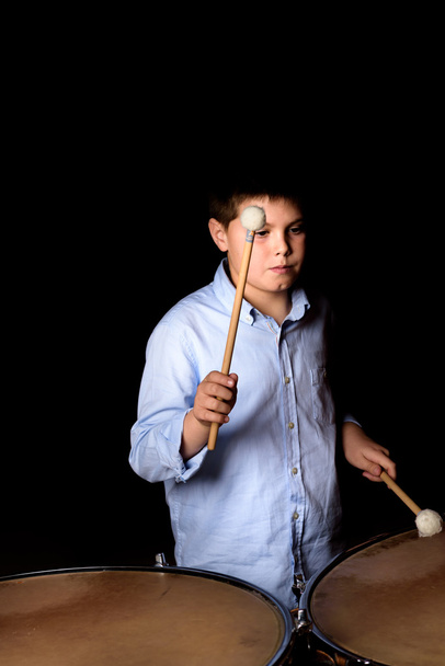 Little drummer with drumsticks - Foto, afbeelding