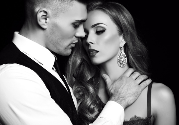 love story. beatiful sexy couple. gorgeous blond woman and handsome man  - Foto, afbeelding