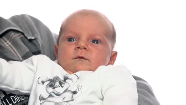 Babasının kollarında sürpriz bebek - Video, Çekim