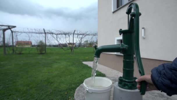 water pouring out of water pump - Footage, Video