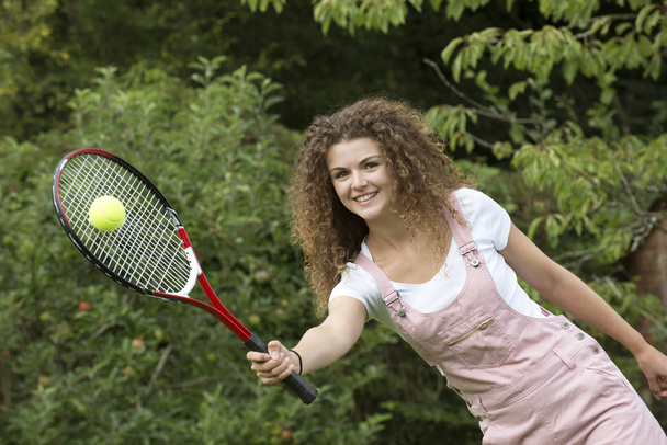 Attractive teenager playing tennis - Photo, Image