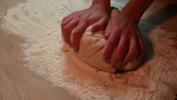 Mąka i kobieta ręce - Materiał filmowy, wideo