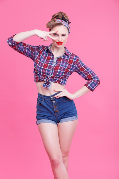 Pretty pin-up girl is evincing her sexuality - Foto, afbeelding