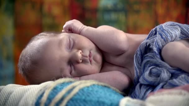 Niedliches Baby schläft - Filmmaterial, Video