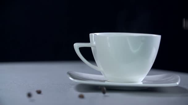 Tasse Kaffee mit Bohnen - Filmmaterial, Video