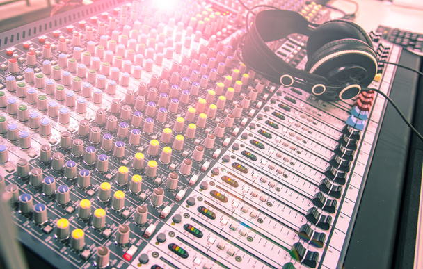 Panel de control del mezclador de música de sonido - Foto, Imagen