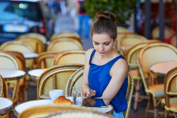 Beautiful young Parisian woman in cafe - 写真・画像