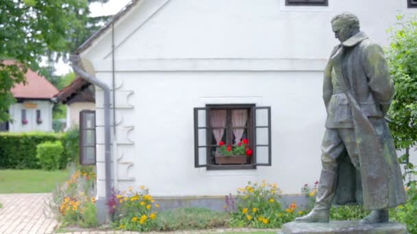 άγαλμα του πολιτικός Στρατάρχη Τίτο - Πλάνα, βίντεο