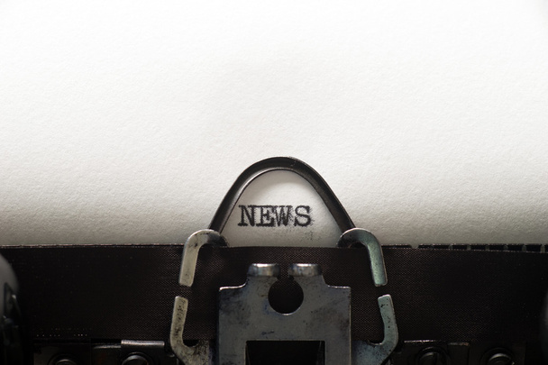 texto de notícias sobre máquina de escrever retro
 - Foto, Imagem