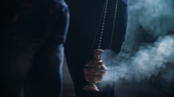 Rook apparaat voor katholiek ritueel - Video